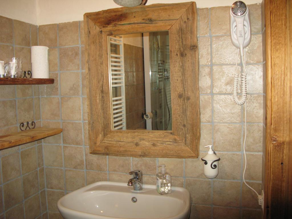 Agriturismo Barba Gust تْشيسانا تورَنيسي المظهر الخارجي الصورة